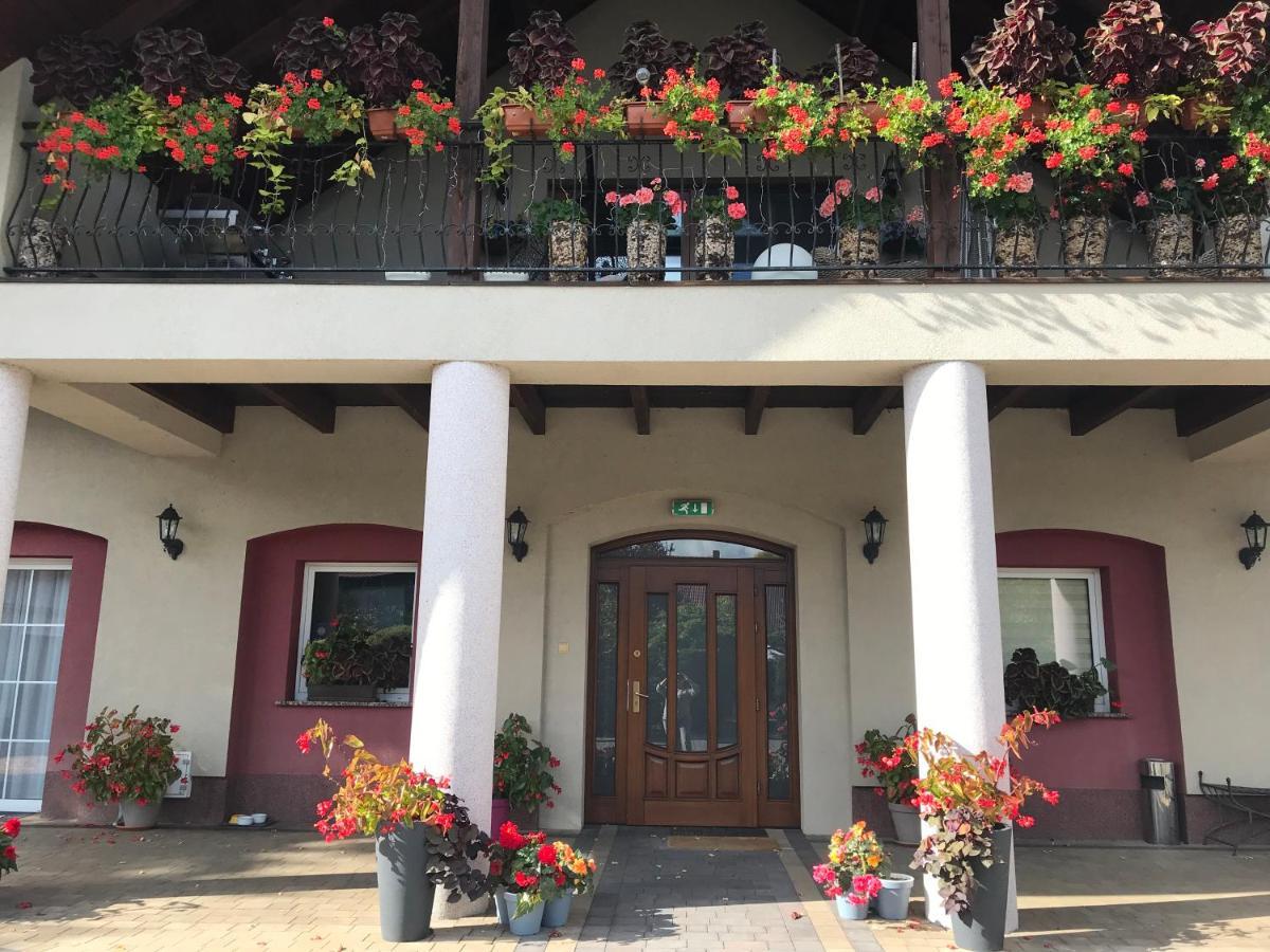 Arkadia Gosciniec-Klima,Parking,Ogrod Otel Opole Dış mekan fotoğraf